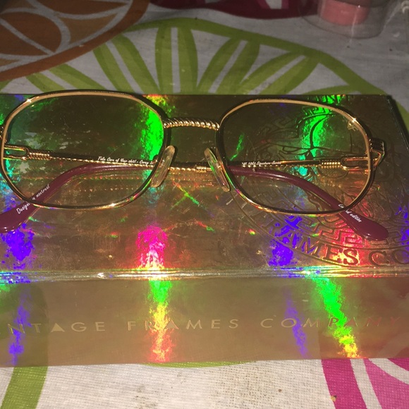 VF Gold Frame - Picture 3 of 5